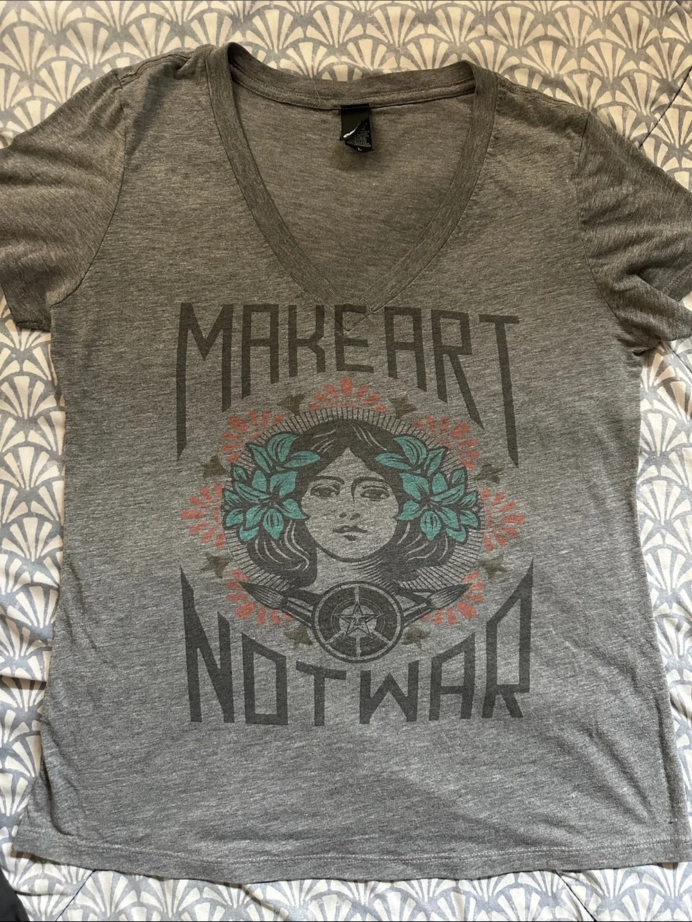 Women's T-Shirt Size Large Obey Make Art Not War - Picture 1 of 7